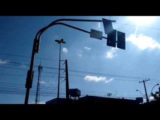 Ventania muda sentido de semáforo na Durval de Góes Monteiro