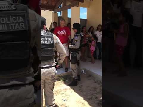 Uso de camisas gera dúvidas e conflitos entre eleitores e policiais em seções eleitorais