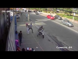 Dupla armada rouba motocicleta no bairro do Farol, em Maceió