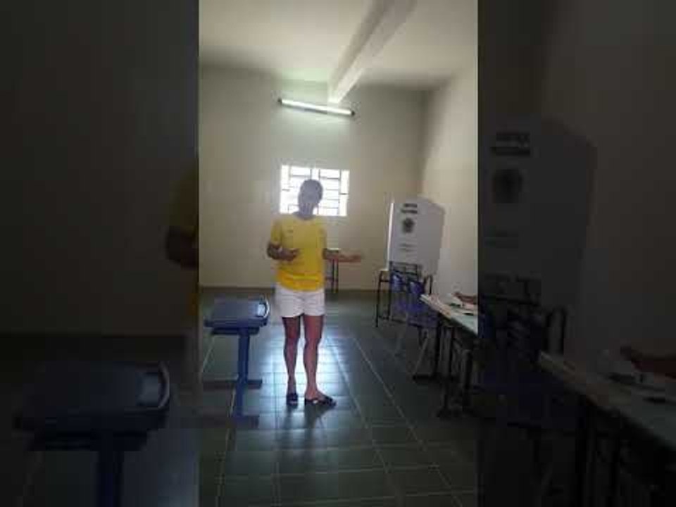 Eleitora diz que urna eletrônica não mostrou fotos de candidatos