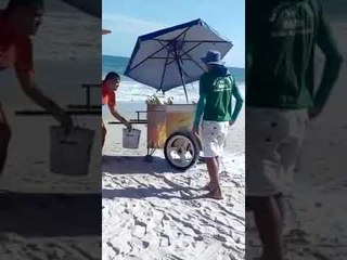 Carrinho de milho pega fogo na Praia do Francês