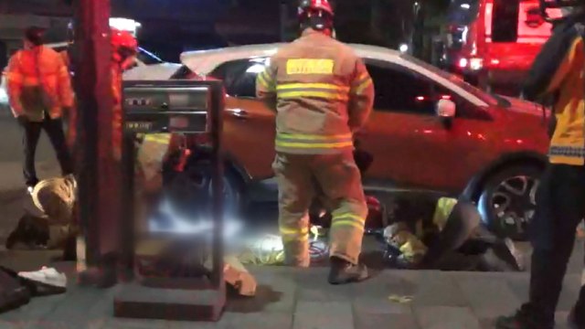 만취 남성, 도로에 누워있다 차량에 치여 / YTN