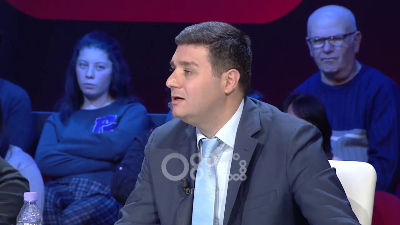 Ora News - Koka: Populli varfanjak, Rama vesh vetëm një ditë rroba mbi 10 mijë euro