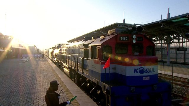 [현장영상] 철도 공동조사 방북 열차, 도라산역 도착 / YTN