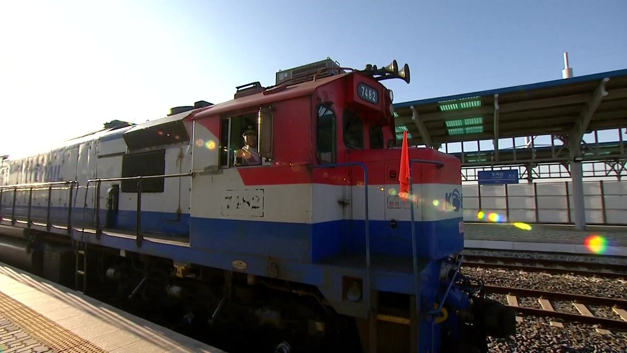 남북 철도 공동조사 시작...北으로 출발 / YTN