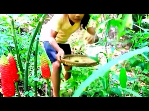 Techniques de survie: trouver des vers sauvages et des grillades sur de l'argile comme nourriture