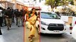 Yogi Adityanath की Car के आगे साड़ी में दौड़ लगाने वाली Bahraich Woman DM की कहानी । वनइंडिया हिंदी
