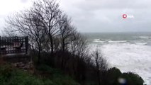 Şile'de şiddetli fırtına nedeniyle dev dalgalar oluştu