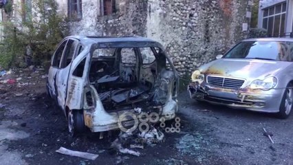 Ora News - Shkodër, digjen tre makina, dyshohet zjarrvënie e qëllimshme