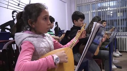 Şelpe"Nin Üstatları Minik Yüreklerden Çıkıyor