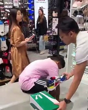 Mağaza çalışanına 3,5 attıran müşteri