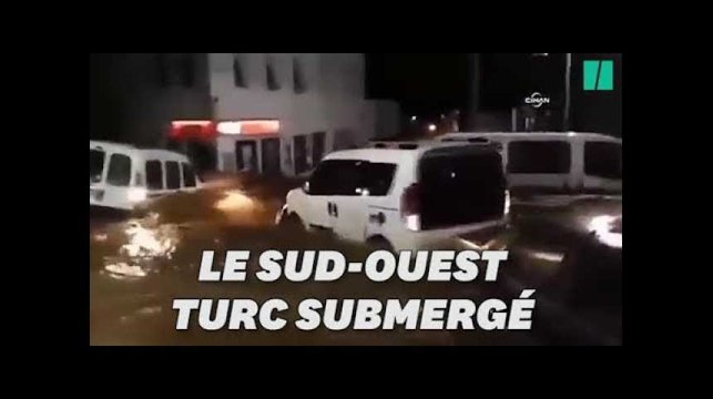 Des pluies diluviennes emportent les voitures dans les rues de Bodrum, en Turquie