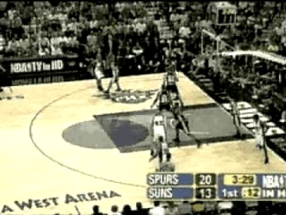 NBA BASKET BALL - Amare Stoudemire dunks on Spurs