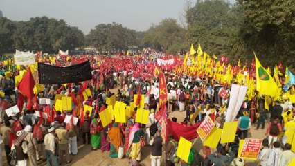 ఢిల్లీ గరం గరం.. రోడ్డెక్కిన రైతులు...! | Oneindia Telugu