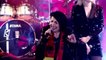 Ora News - Aurela Gaçe mban publikun në ajër në sheshin "Skënderbej"