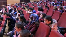 Zararlı alışkanlıkları çocuklara tiyatro oyunuyla anlattılar - HAKKARİ