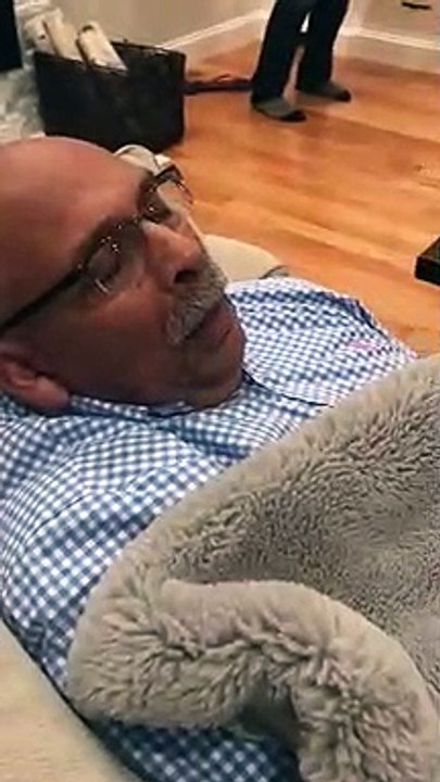 Ils jouent au tennis avec les ronflements de leur père