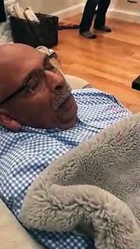 Ils jouent au tennis avec les ronflements de leur père