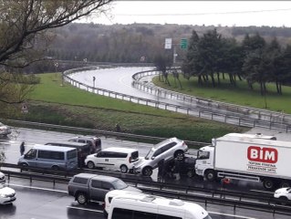 Tem Otoyolu Metris Mevkiinde 7 Araç Birbirine Girdi