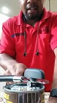 Regardez comment ouvrir une boîte de conserve...