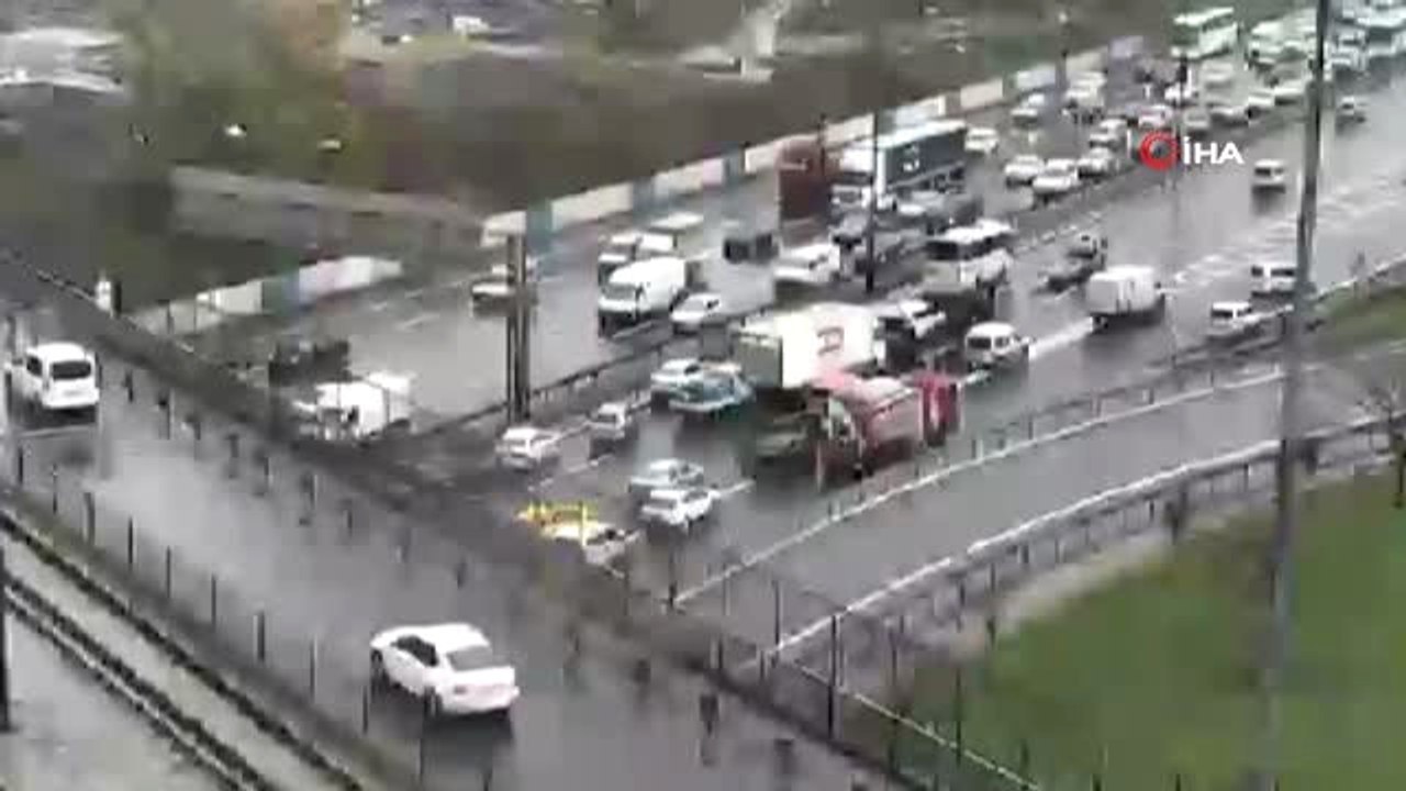 Tem Otoyolu Metris Mevkiinde 7 Araç Böyle Birbi...