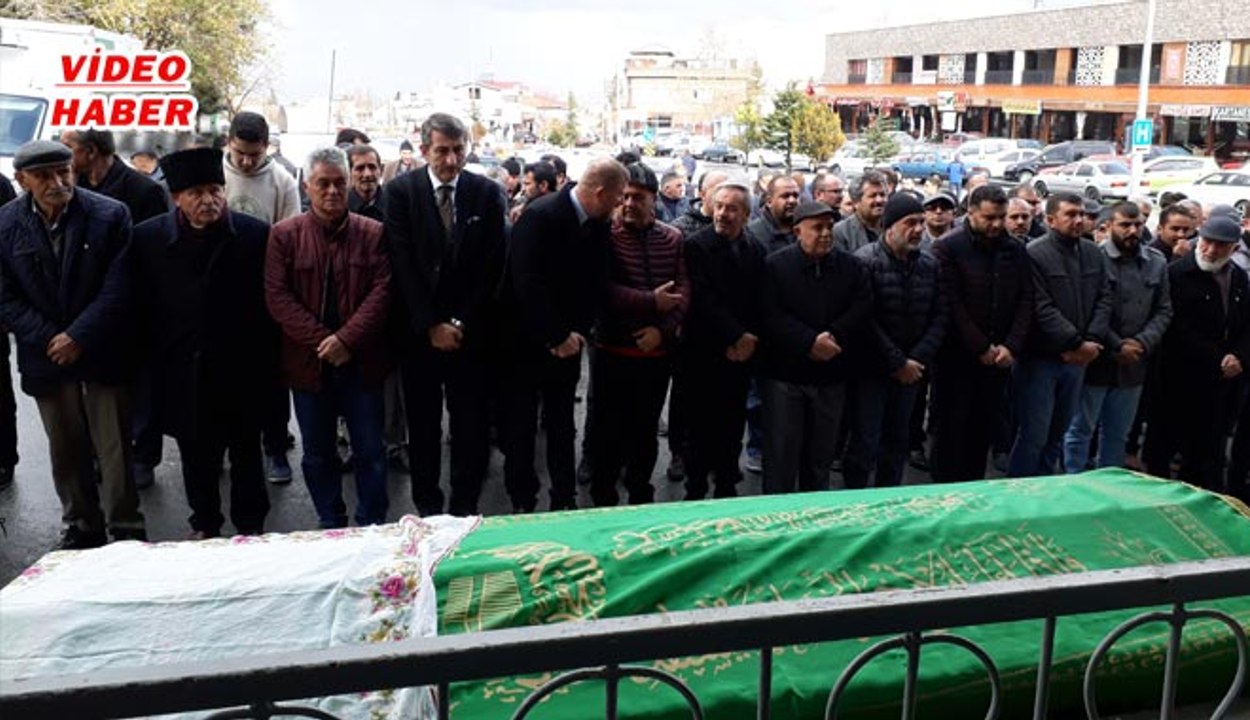 (30 Kasım 2018) GAZETECİ SALİH BALCI ABLASI BİNNAZ AKSOY’U EBEDİYETE UĞURLADI
