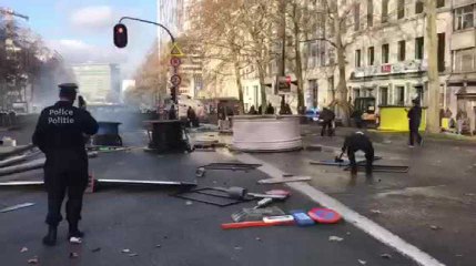 Les dégâts rue de la Loi à Bruxelles après le passage des gilets jaunes