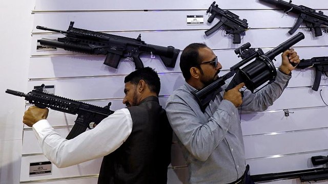 Έκθεση όπλων στο Πακιστάν