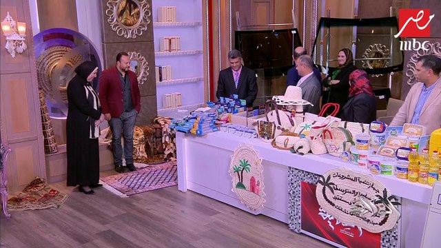 عمرو أديب مندهشاً: خريجة إعلام وتعمل فى زجاج السيارات .. قصة مشوقة !