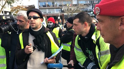 Les Gilets jaunes demandent la destitution de Macron