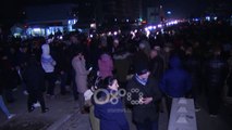 Ora News - Banorët përplasen me policinë, shoqërohen disa protestues të Unazës së Re
