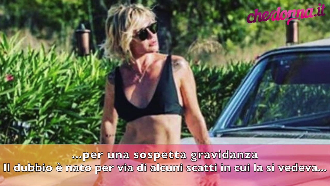 Paola Barale incinta? Era tutta una finzione
