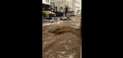 فيديو: السيول تضرب مدينة سياحية تركية وتتسبب بخسائر مادية كبيرة