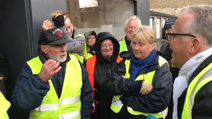 Les Gilets jaunes rencontrent le député
