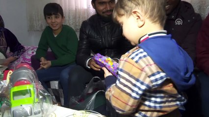 YTB'nin yabancı bursiyerlerinden Suriyeli ailelere yardım - ANKARA