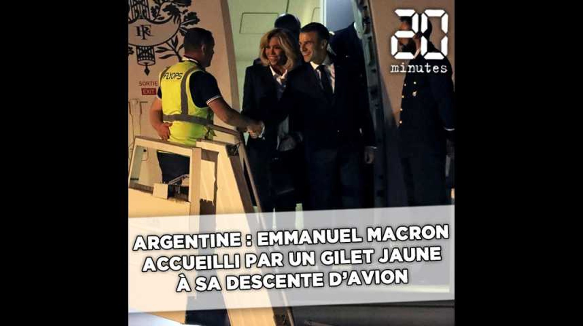 Argentine: Emmanuel Macron accueilli par un «gilet jaune» à sa descente  d'avion - Vidéo Dailymotion
