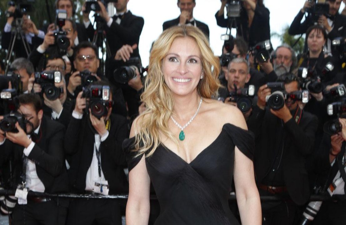 Julia Roberts bids for more Instagram followers