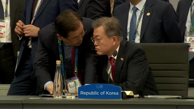 문재인 대통령 사람 중심 경제, 포용적 성장 실현할 것 / YTN