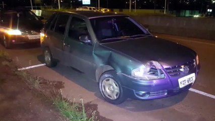 Carro e moto batem de frente e jovem fica ferida