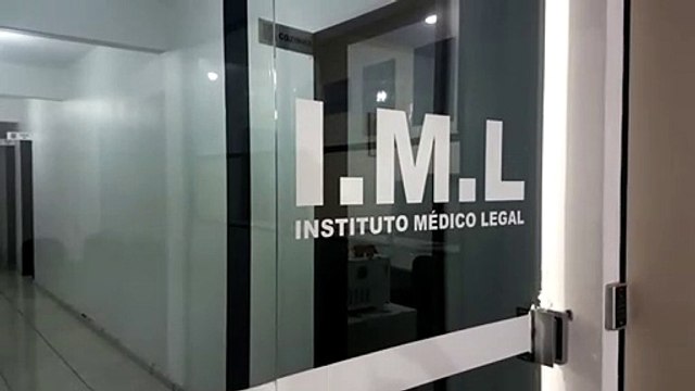 Corpo de homem que morreu na PR-474 é levado ao IML