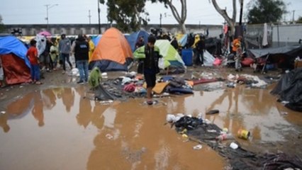 Migrantes entran en un compás de espera por el cambio de Gobierno en México