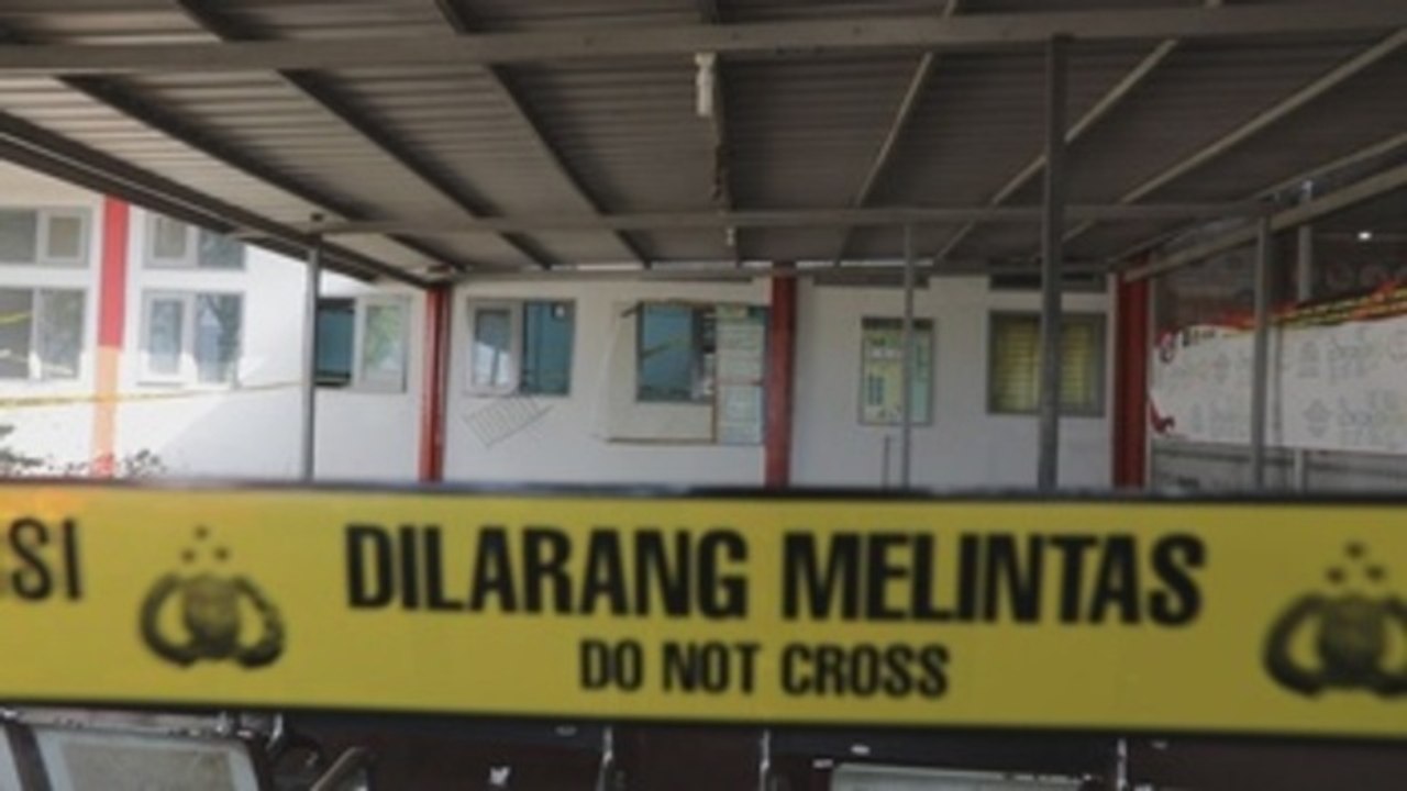 Continúan fugados 87 presos tras una evasión masiva en una cárcel de Indonesia