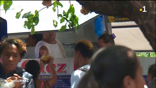 Faut-il interdire les roulottes aux abords des établissements scolaires ?