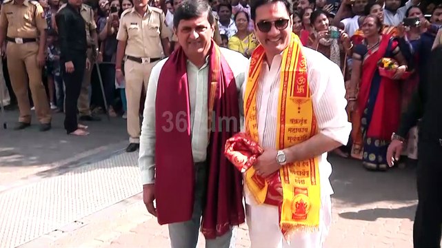 Ranveer Singh With Wife Deepika Padukone Takes Blessings of Siddhivinayak Temple