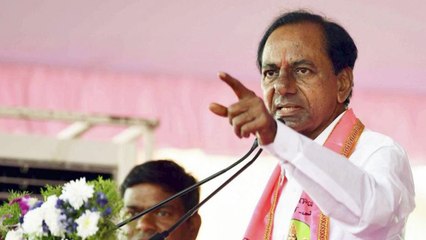 Telangana caretaker CM KCR ने मंच से किया अभद्र व्यवहार, आप भी देखें Video । वनइंडिया हिंदी