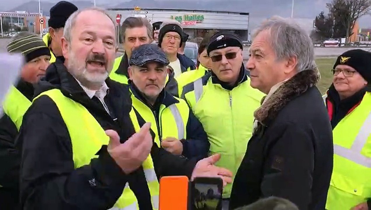 Les gilets jaunes de Cernay face au sous-préfet - Vidéo Dailymotion
