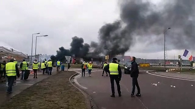 Le climat se tend entre CRS et gilets jaunes à Saint-Avold
