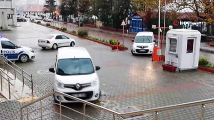 23 adrese girerek 100 bir liralık soygun yaptılar