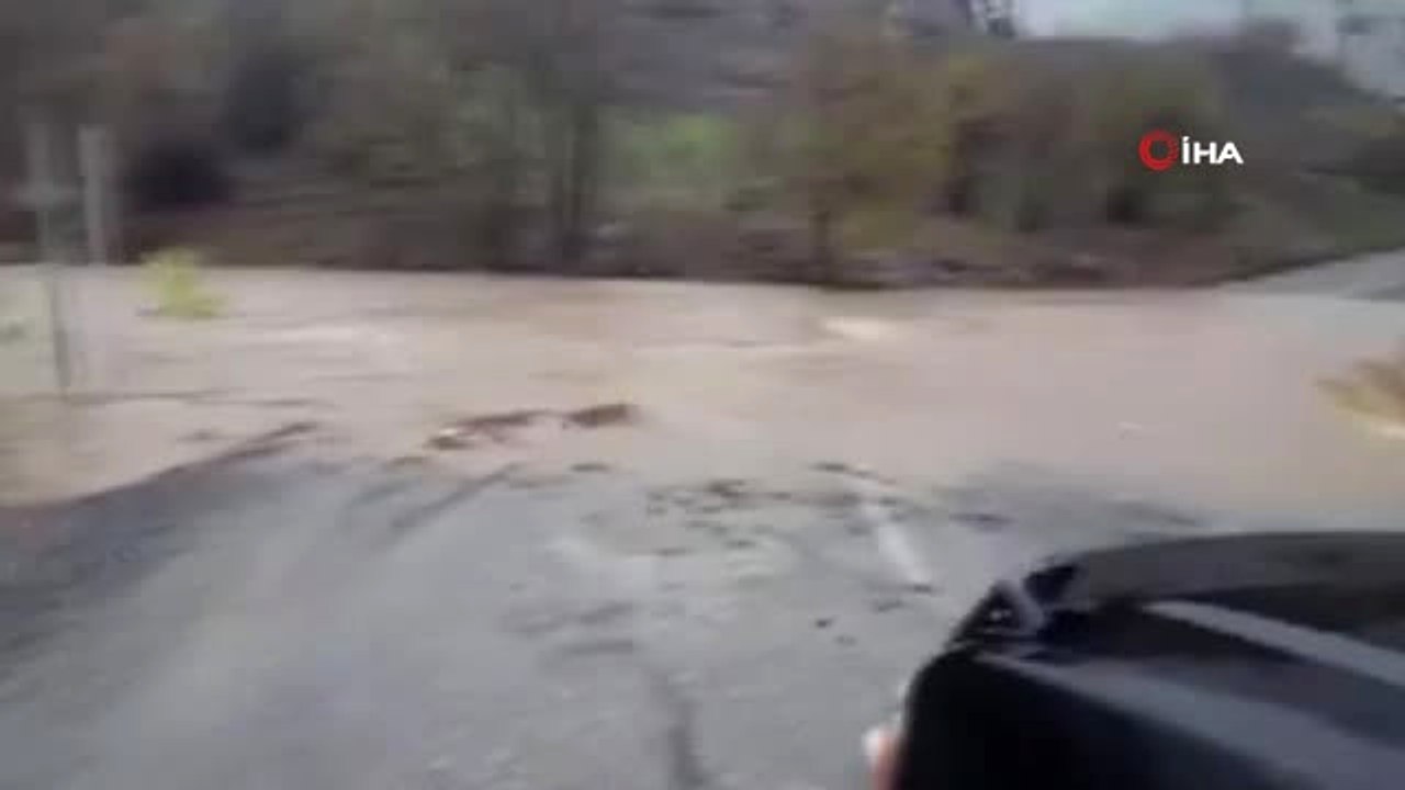 Şemdinli-Derecik Yolunda Dereler Taştı