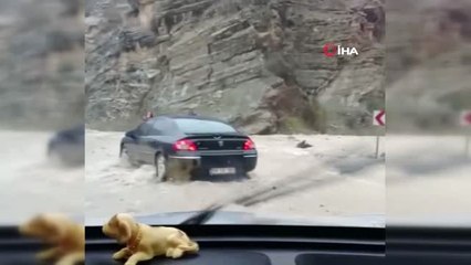 Hakkari-Çukurca Karayolunda Heyelan